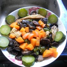 菌菇腐竹烩猪肝的做法