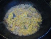 鲜虾榨菜蛋汤的做法