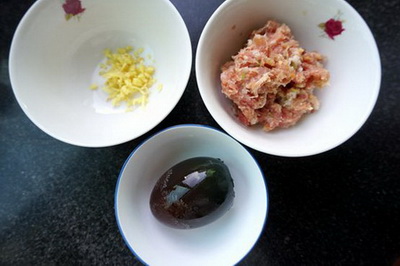 皮蛋肉米粥做法步骤5