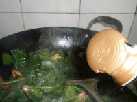 花香茹炒菠菜的做法