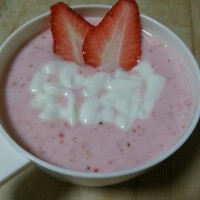 甜品草莓酸奶的5步做法