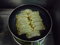 猪肉三鲜锅贴的16步制作方法