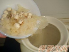 小米银耳莲子红枣糯米粥步骤8