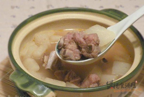 瓦煲萝卜排骨汤的做法
