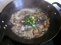 香菇鲫鱼汤的做法