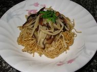 制作浙江常见的小吃---冬菇炒面