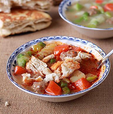 肉丸胡辣汤怎么做可口鲜美，多种家常肉丸胡辣汤的做法