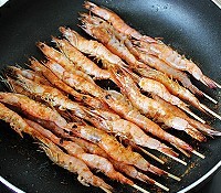 烧烤串串虾怎么做，烧烤串串虾的4步做法