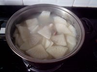 芋头萝卜排骨汤的做法