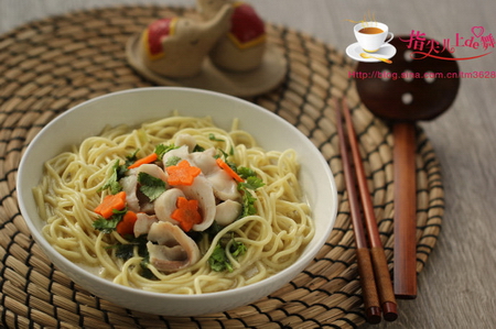 一碗风靡武汉街头的小吃---财鱼汤面的养生做法