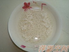 小米银耳莲子红枣糯米粥步骤2