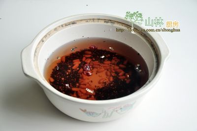 黑糯米红枣芸豆粥