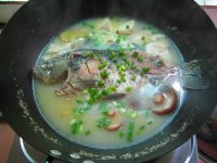 鲫鱼香菇豆腐汤的做法