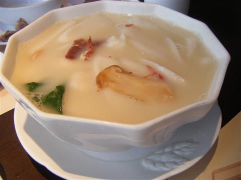 上海特色小吃之肉丝汤年糕的做法