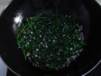 螺丝肉炒韭菜的做法