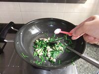 生蚝炒韭菜的做法