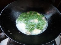 土豆韭菜汤的做法