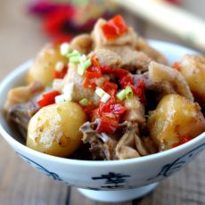 土豆剁辣椒蒸鸡块的做法