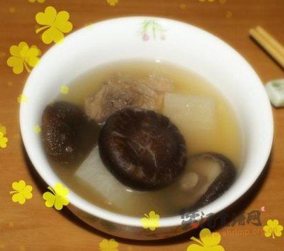 白萝卜香菇胡椒猪骨汤的做法