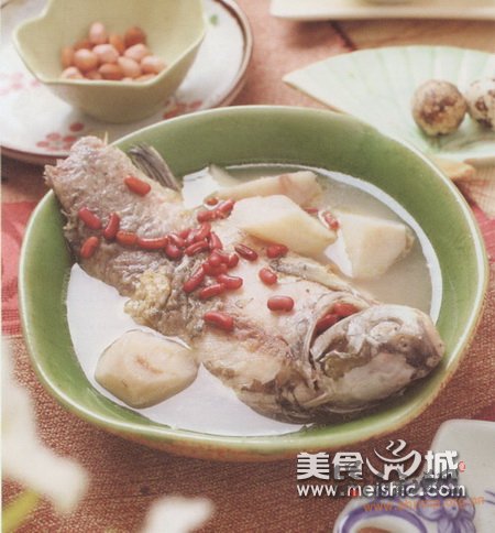 粉葛赤小豆鲮鱼汤的做法