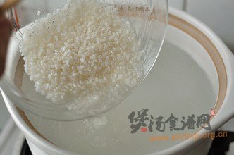 姜枣米粥的做法