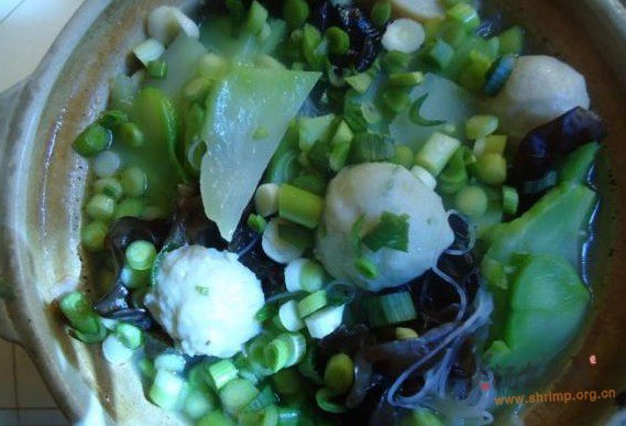 青菜头木耳鱼丸汤的做法