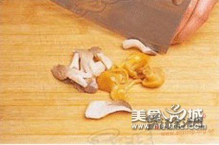 浓汤菌菇煨牛丸的做法