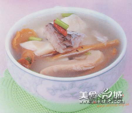 蘑菇豆腐鲫鱼汤的做法