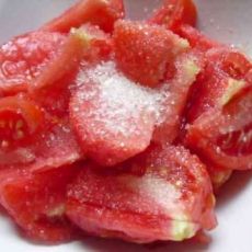 夏季天然维c补药--糖拌番茄的做法