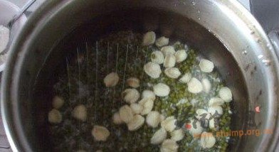 绿豆莲子百合粥的做法