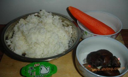 胡萝卜香菇鸡味粥的做法