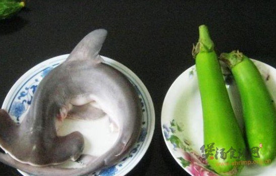 鲨鱼茄子砂锅煲的做法