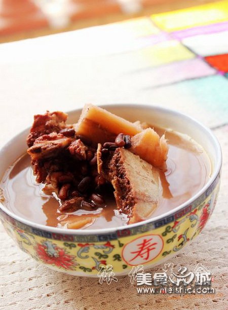 赤小豆鲮鱼煲粉葛汤的做法