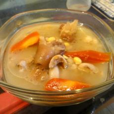 黄豆猪脚汤的做法