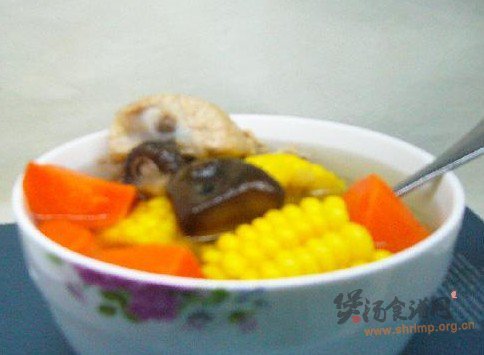 胡萝卜玉米龙骨汤的做法