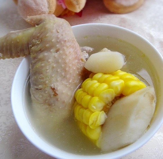 玉米淮山煲鸡汤的做法