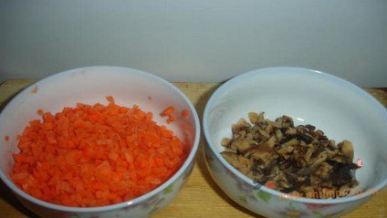 胡萝卜香菇鸡味粥的做法