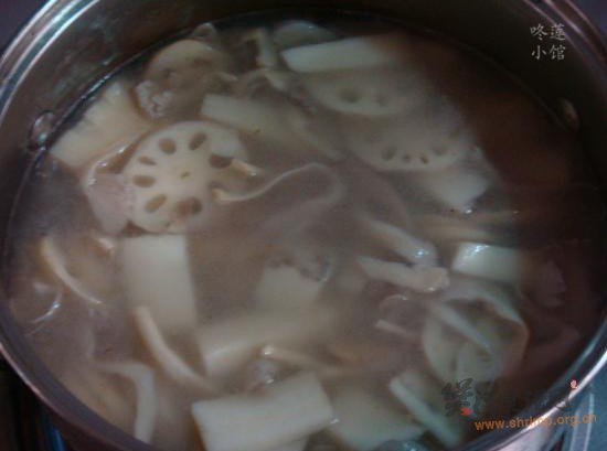 莲藕山药蘑菇汤的做法