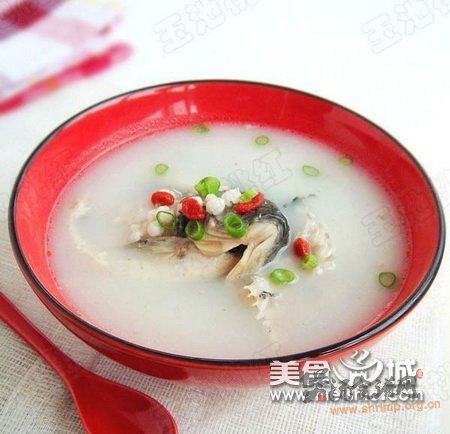 奶白鲫鱼薏米汤的做法