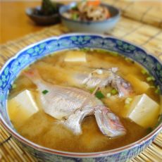 鲷鱼豆腐味噌汤的做法
