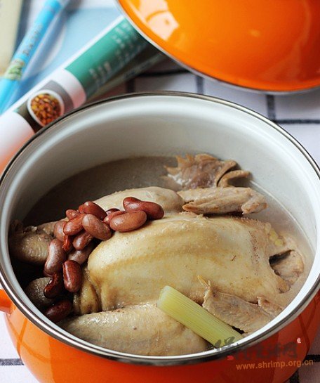 椰汁芸豆鸡汤的做法