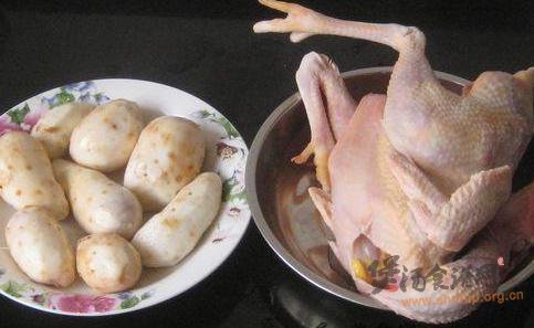 香沙芋炖鸡的做法