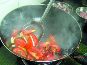 型男厨房的番茄牛腩煲的做法