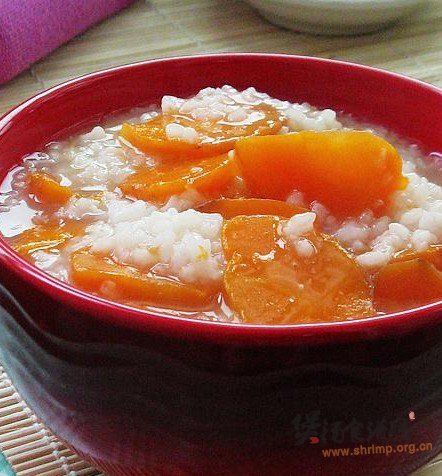 胡萝卜米香粥的做法