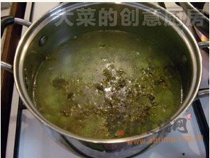 酸菜蚕豆粉丝汤的做法