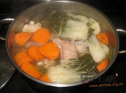 白菜煲猪大骨汤的做法