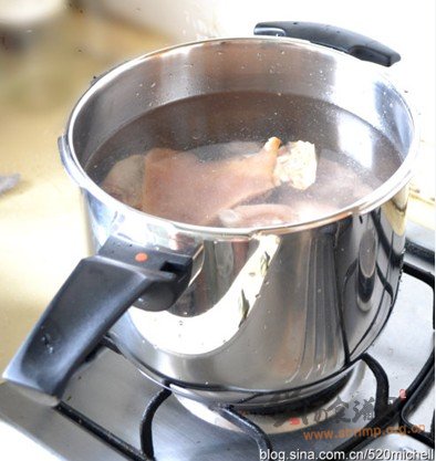 白芸豆肘子汤的做法