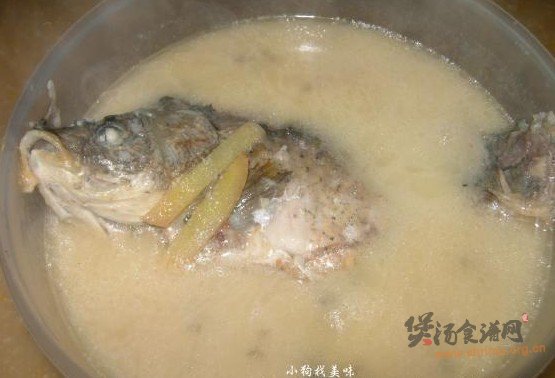 椰浆鲫鱼汤的做法