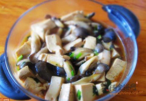 平菇炖豆腐的做法