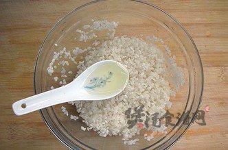 姜枣米粥的做法
